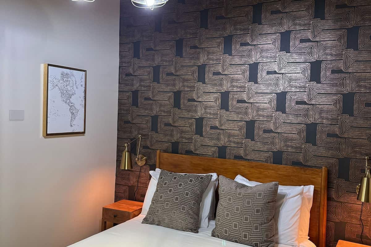 basic room, 1 queen bed | premium bedding, down duvets, individually decorated