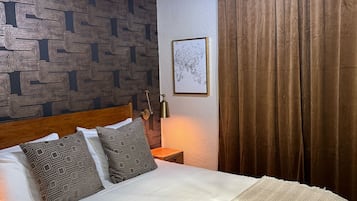 Basic Room, 1 Queen Bed