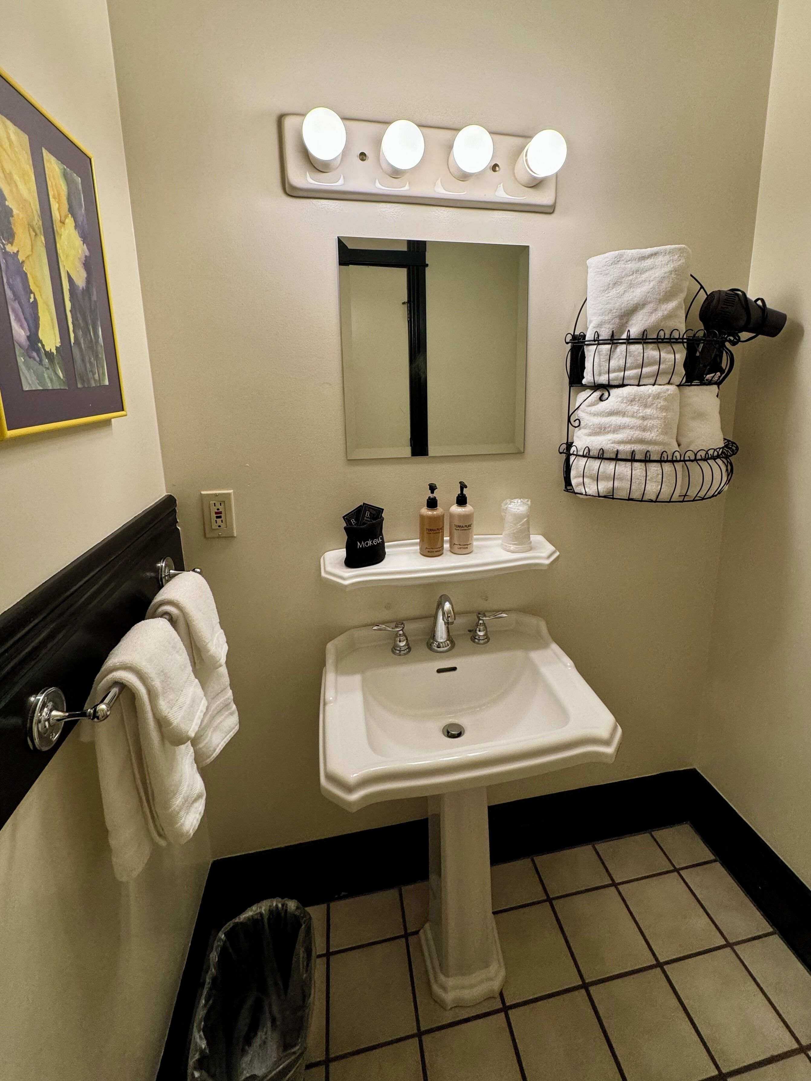 signature room, 1 king bed | bathroom | combined shower/bathtub, free toiletries, hair dryer, bathrobes