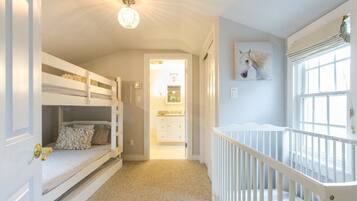 5 bedrooms, desk, iron/ironing board, free WiFi