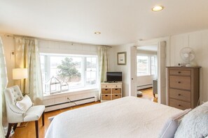 5 bedrooms, desk, iron/ironing board, free WiFi