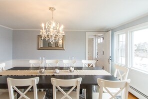 Dining - Waterfront Chatham Village, Short Walk to Town & Lighthouse Beach (Chatham)