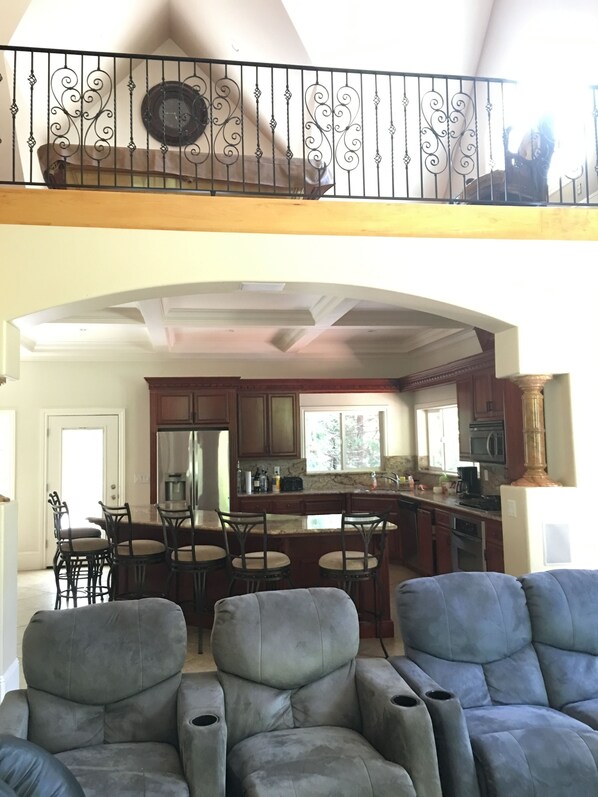 Smart TV, fireplace, DVD player, stereo