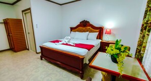 Deluxe Queen Room