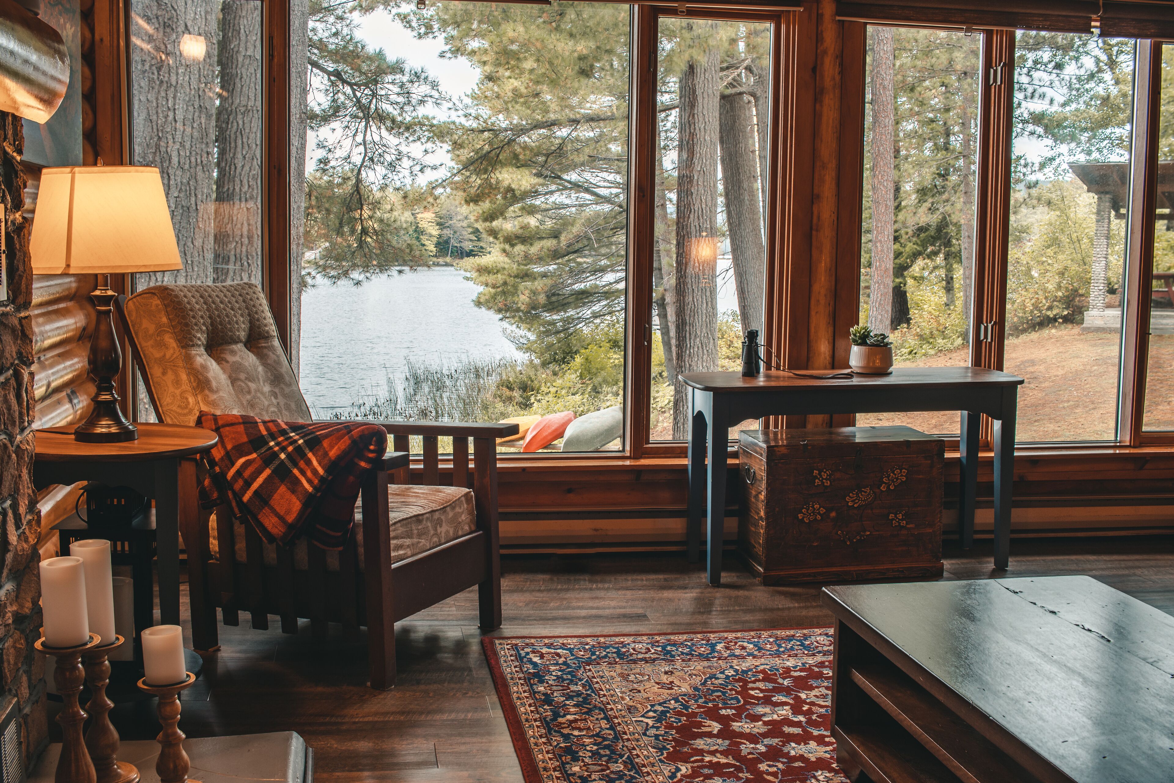 3 室のベッドルーム、WiFi (無料)、ベッドシーツ