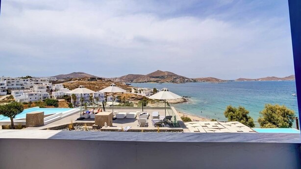 A coastal resort with white buildings, a pool area, and a view of the sea and mountains. - Paros Dream House #Naoussa Parodise (Naousa)