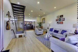 Smart TV, Netflix, streaming services