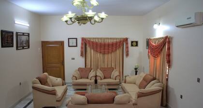 Regal Palace - Family Guest House
