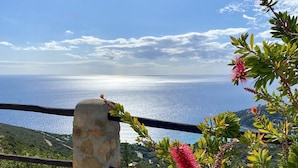 A stone pillar with a metal railing, overlooking a coastal landscape with green hills and a clear blue sky. - Villa 2 apartments ,1 or 2 families, panoramic sea view & sunset (Sinnai)