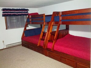 3 chambres, fer et planche à repasser, accès au Wi-Fi (inclus)