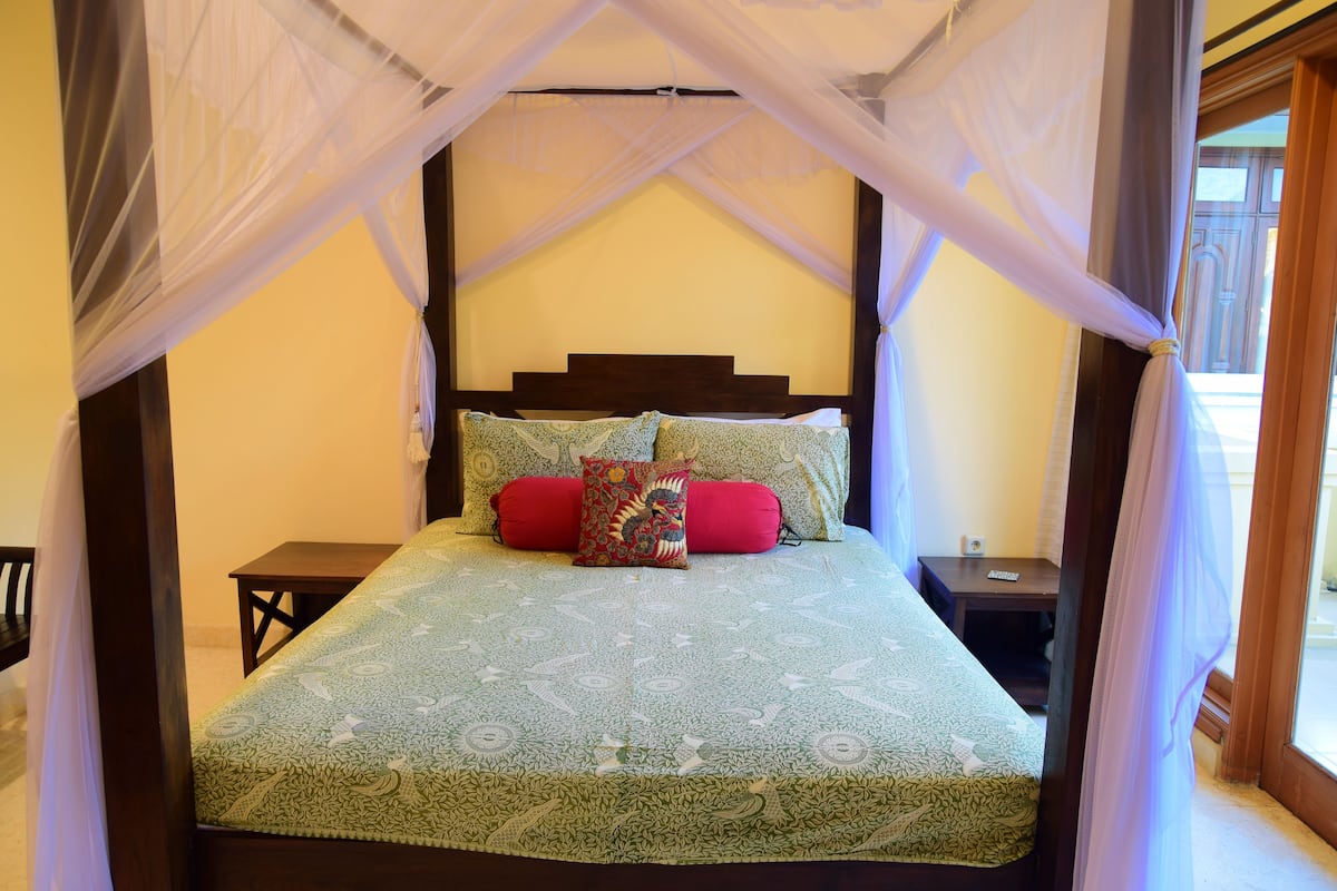 In-room safe, desk, iron/ironing board, free WiFi