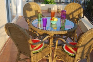 Outdoor dining - Exclusive Quiet Villa in Residential area of Peyia with Private Pool & Sea Views (Peyia)