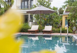 Außenpool, Liegestühle