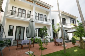 Vista frontal de la propiedad