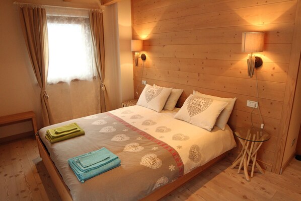 2 slaapkamers, een strijkplank/strijkijzer, gratis wifi, beddengoed