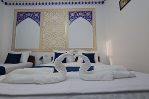 Triple Room | Premium bedding, individually decorated, desk, soundproofing - Jahangir Boutique (Bukhara)