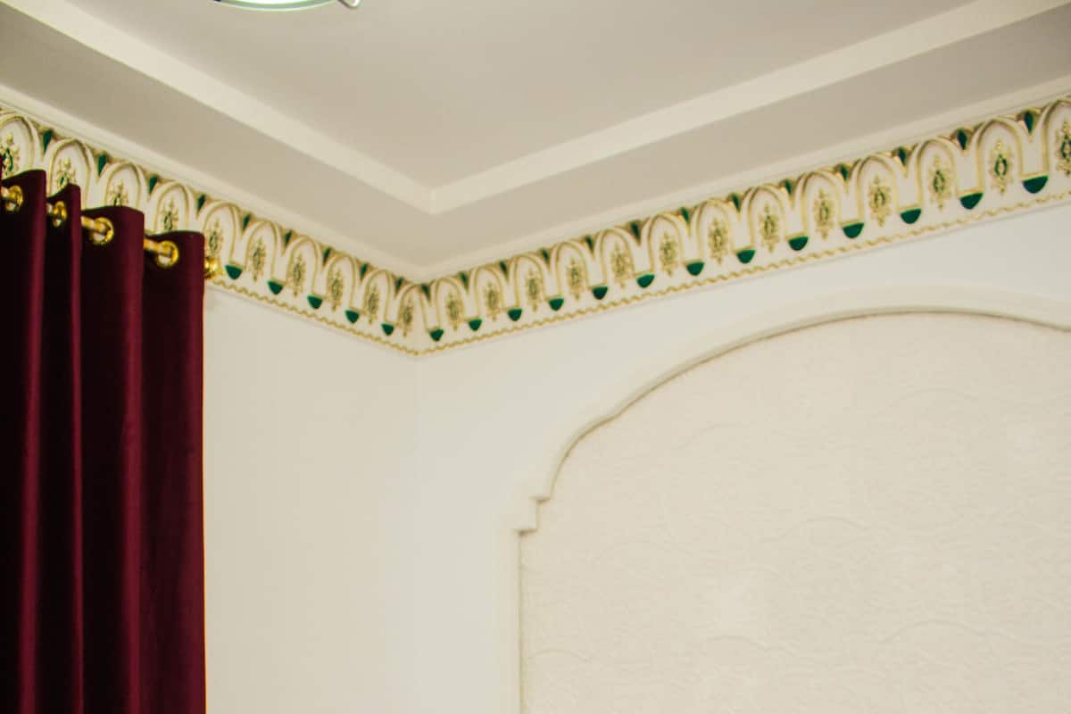 Quarto casal standard de uso individual, 1 cama King | Roupas de cama premium, individualmente decorados, escrivaninha