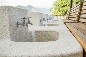 Rainfall showerhead, free toiletries, hair dryer, slippers - Baishengcun Coffee Farm (Guoxing)