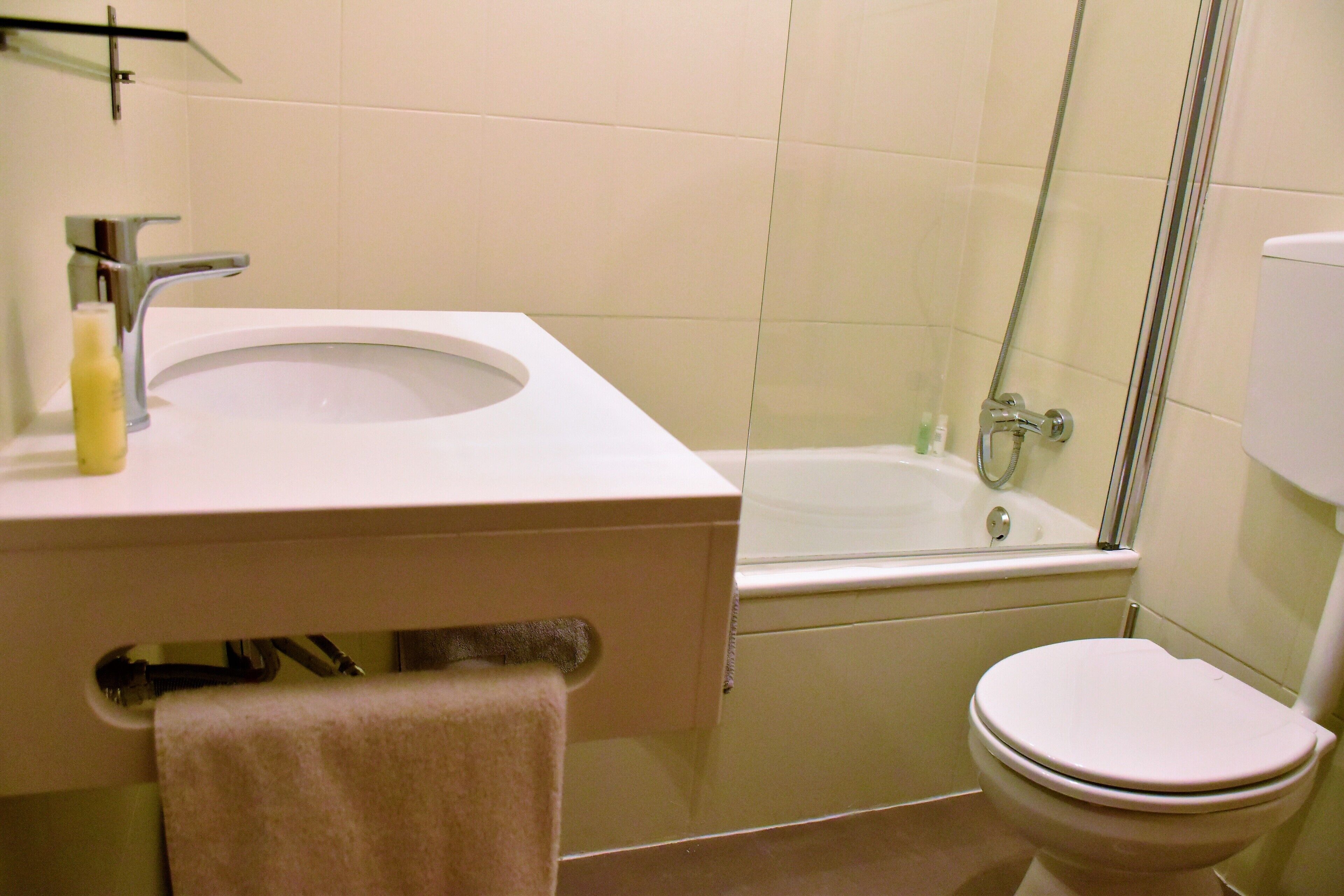 Combined shower/bathtub, hair dryer, towels, soap