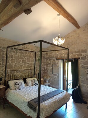 4 makuuhuonetta, internet, vuodevaatteet