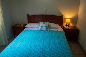 3 bedrooms, in-room safe, iron/ironing board, travel cot