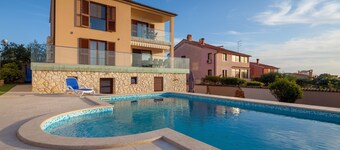 Newly renovated spacious villa Nicole, amazing seaview,40 m2 pool,sauna,billiard