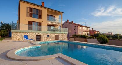 Newly renovated spacious villa Nicole, amazing seaview,40 m2 pool,sauna,billiard