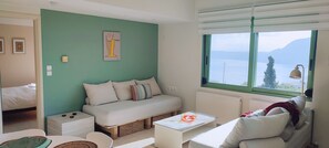 1 bedroom, desk, iron/ironing board, free WiFi - The Garden of Zephyrus – West | Nature & Amazing View (Pithari)