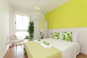 4 bedrooms, in-room safe, iron/ironing board, WiFi - Villa Lucrezia Barcelona :) Breakfast Included :) (CERVELLO)