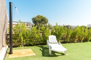 Property grounds - Villa Lucrezia Barcelona :) Breakfast Included :) (CERVELLO)