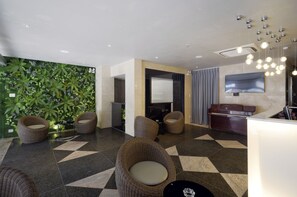 Coin salon dans le hall
