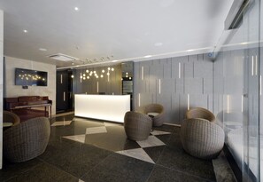 Lobby sitting area - Bonita Signature Hotel (Ho Chi Minh City)