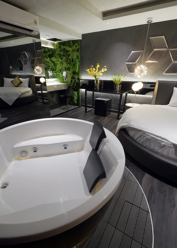 Signature Room | Minibar, desk, blackout drapes, soundproofing