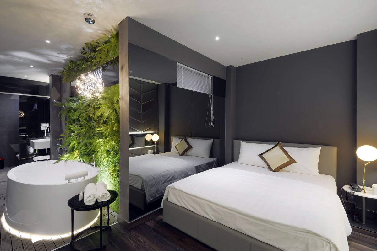 Habitación Deluxe doble | Minibar, escritorio, cortinas opacas y sistema de insonorización