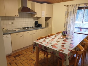 Køleskab, mikrobølgeovn, ovn, kogeplade