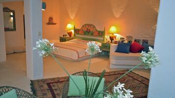 5 bedrooms, desk, iron/ironing board, free WiFi