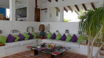 Vila Deluks, 5 kamar tidur | Ruang keluarga | TV layar datar