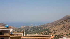 A coastal town with terraced houses and a view of the sea. - MAGNIFICENT, WARM APARTMENT IN THE HEART OF A TYPICAL SICILIAN VILLAGE! (Torretta)