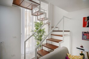 Interior - Vomero, next to Metro 1, bars restaurants and shopping, BIJOU MIRANDA  (napoli)