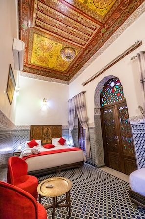 Quarto triplo luxo | Roupas de cama premium, frigobar, cofres nos quartos