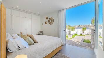 5 chambres, coffres-forts dans les chambres, fer et planche Ă repasser