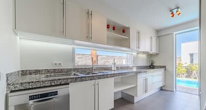 Fabulous Villa with pool in a Great location !