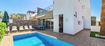 Spacious 5BR Villa in Costa Adeje with Private Pool