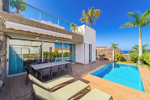 Een verwarmd zwembad