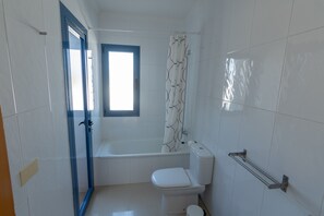Bathtub, hair dryer - Villa Guájara  (Playa Blanca)