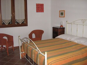 3 bedrooms, free WiFi, bed sheets, wheelchair access