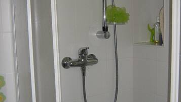 Doccia, bidet, asciugamani