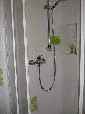 Dusche, Bidet, Handtücher