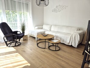 高級公寓, 1 間臥室, 陽台, 庭園景觀 | 私人廚房 | 電冰箱、微波爐、爐台、咖啡機/沖茶器