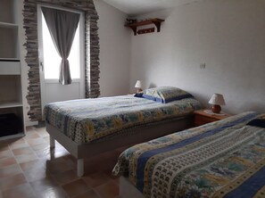 2 Schlafzimmer, BĂŒgeleisen/BĂŒgelbrett, Reisekinderbett, WLAN